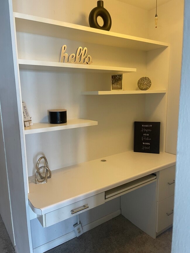 6700 S South Shore Dr, Unit 27J in Chicago, IL - Building Photo - Building Photo