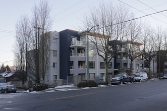 Point Grey Manor in Vancouver, BC - Building Photo - Building Photo