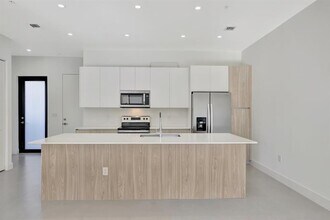 4208 NE 7th Terrace in Oakland Park, FL - Building Photo - Building Photo