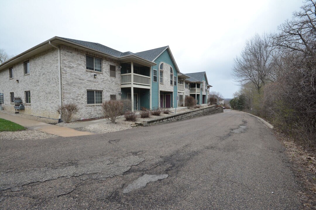 1872 Deerhaven Ln NE in Rochester, MN - Building Photo