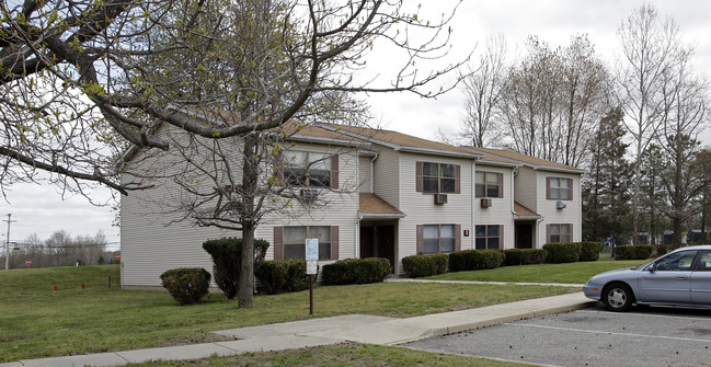 Maplewood Apartments in Wrightstown, NJ - Building Photo - Building Photo