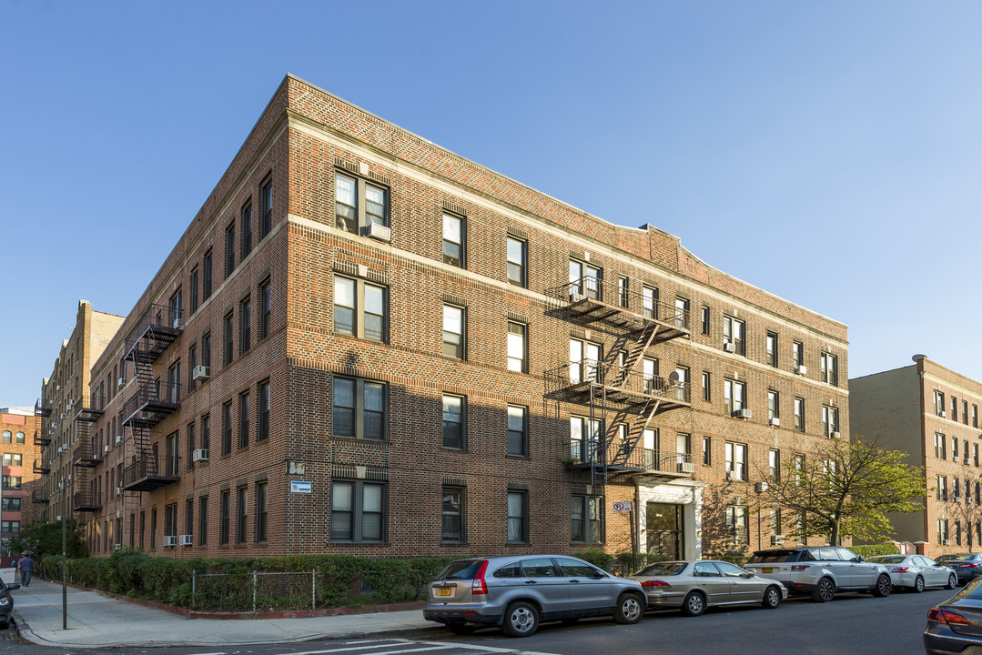 3033 Brighton 13Th St in Brooklyn, NY - Building Photo