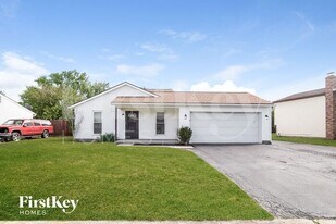 1605 Rock Creek Dr in Grove City, OH - Building Photo