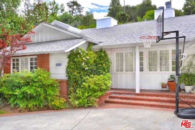 4031 Hollyline Ave in Los Angeles, CA - Building Photo - Building Photo