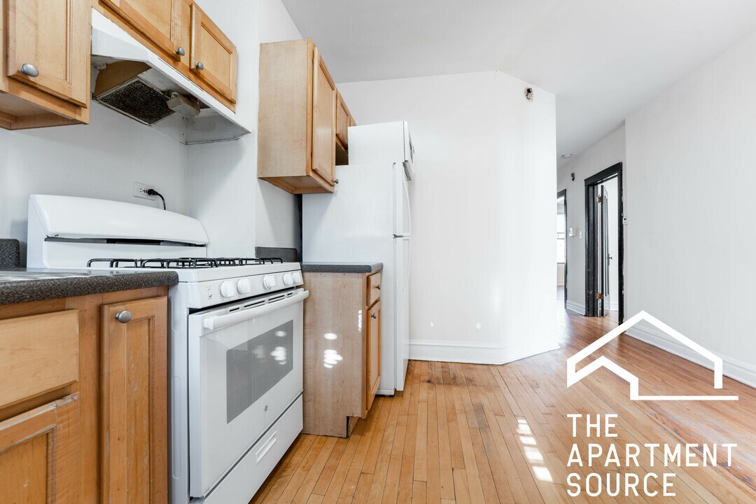 1953 W Winnemac Ave, Unit 2 in Chicago, IL - Building Photo