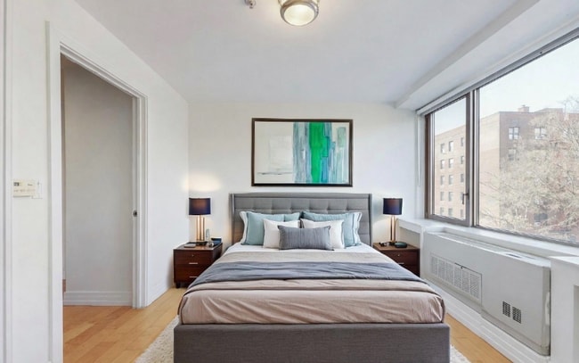 64-05 Yellowstone Blvd in Queens, NY - Foto de edificio - Building Photo