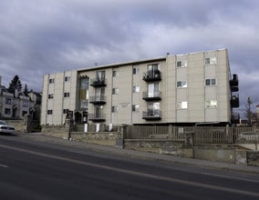 Sandstone Manor in Calgary, AB - Building Photo - Building Photo