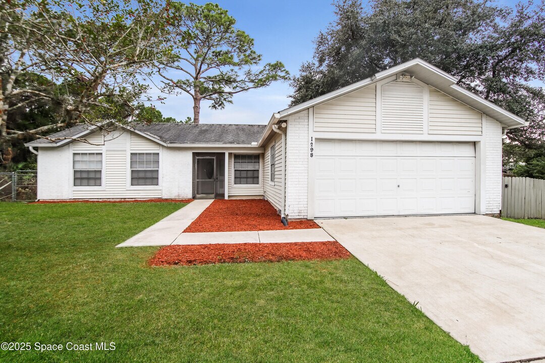 1298 Wing Rd SW in Palm Bay, FL - Building Photo