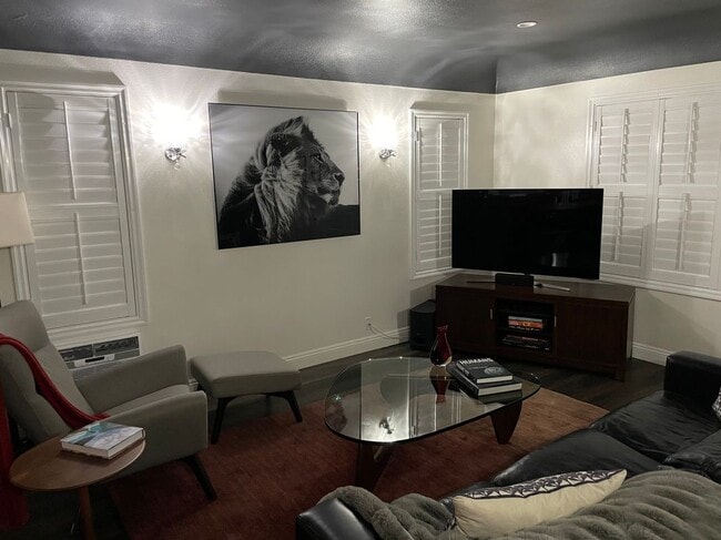 702 N McCadden Pl in Los Angeles, CA - Building Photo - Building Photo