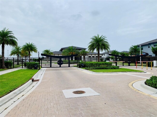 15849 NW 91st Ct in Miami Lakes, FL - Building Photo - Building Photo