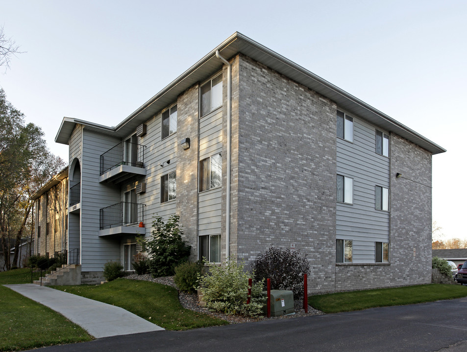 Gray Gable Apartments in Sauk Rapids, MN - Building Photo