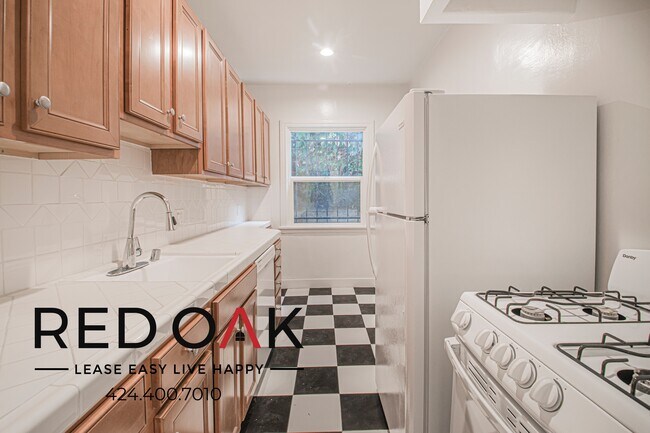 1818 Whitley Ave in Los Angeles, CA - Building Photo - Building Photo