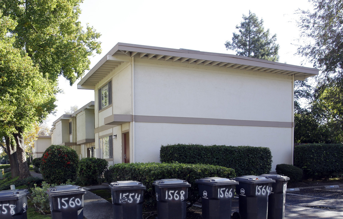 1564-1580 Drake Dr in Davis, CA - Building Photo