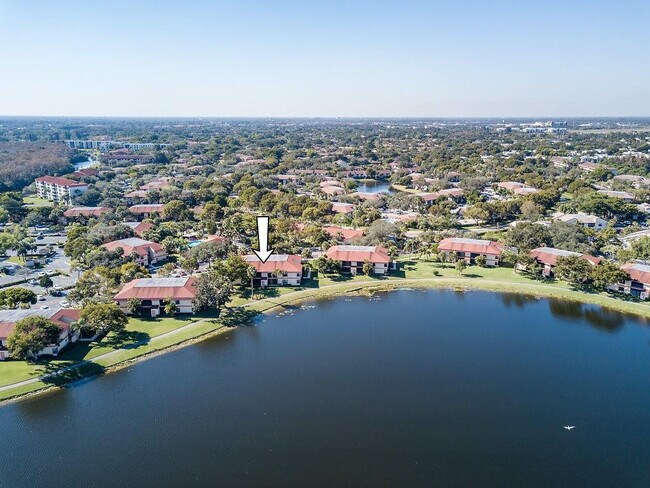 2738 Carambola Cir S in Coconut Creek, FL - Building Photo - Building Photo