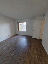 3725 Country Club Dr in Long Beach, CA - Building Photo - Building Photo