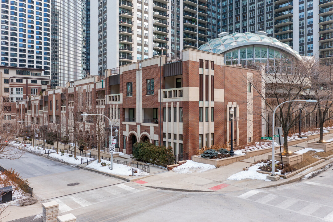 401 E Benton Plz in Chicago, IL - Foto de edificio