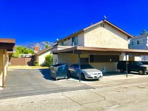 1024 W Pine St in Upland, CA - Foto de edificio - Primary Photo