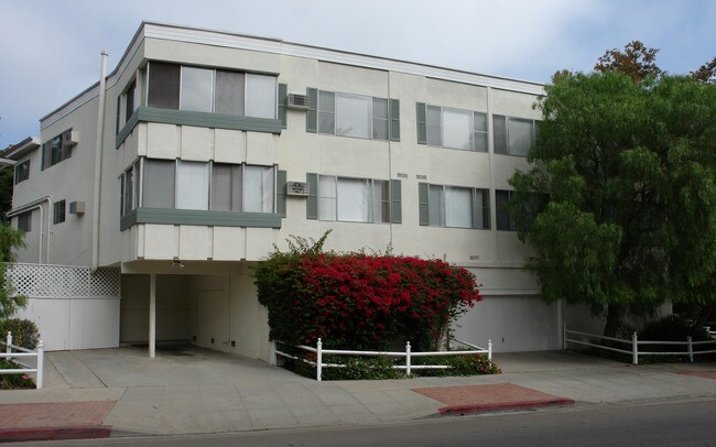 1673 Malcolm Ave in Los Angeles, CA - Foto de edificio - Building Photo