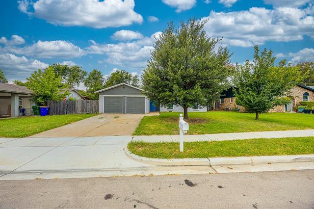 6517 Bernadine St in Watauga, TX - Building Photo