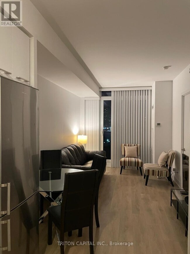 9471 Yonge St in Richmond Hill, ON - Building Photo - Building Photo