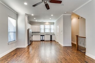 4323 Dickason Ave, Unit 10 in Dallas, TX - Building Photo - Building Photo