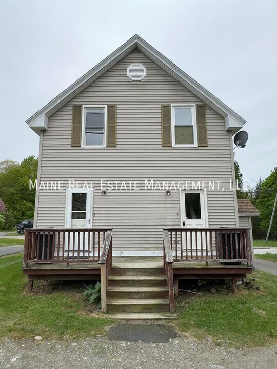 24 Call Rd in Milford, ME - Building Photo