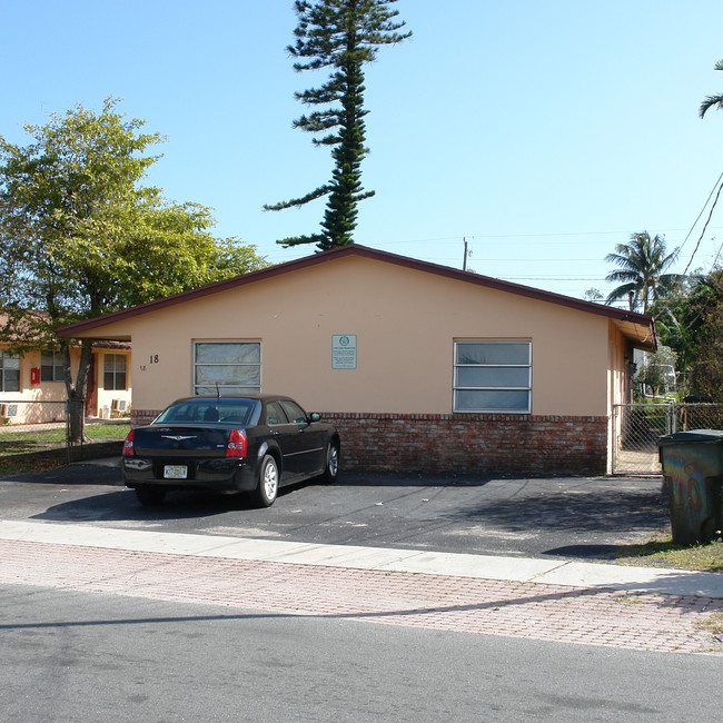 12-18 NW 7th Ave in Dania Beach, FL - Foto de edificio - Building Photo