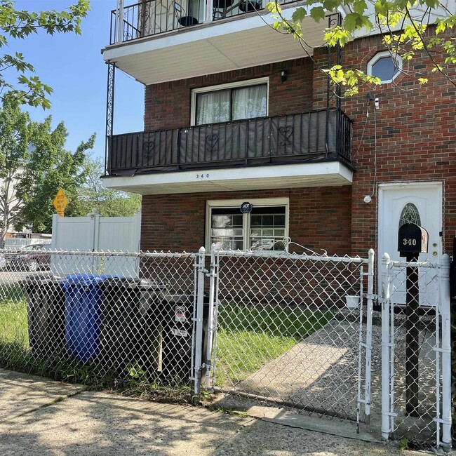 340 Mercer Loop in Jersey City, NJ - Building Photo - Building Photo