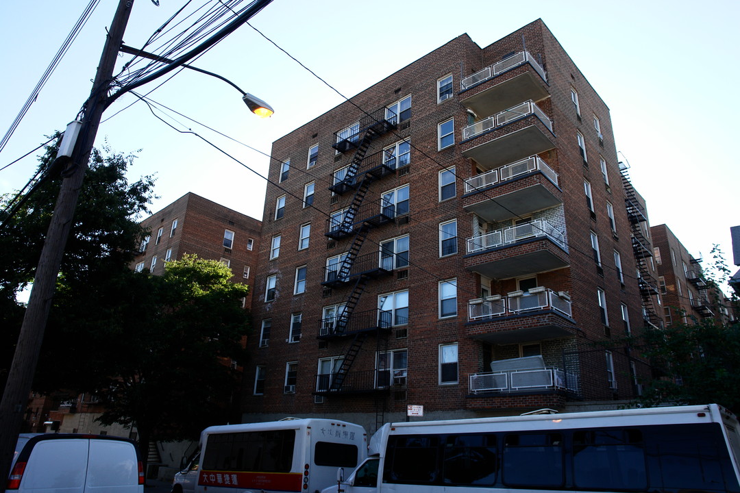 132-35 Sanford Avenue in Flushing, NY - Building Photo