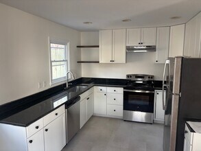 809 Montrose Ave, Unit A in Charlottesville, VA - Building Photo - Building Photo