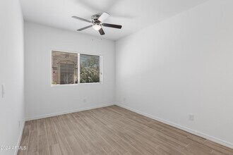 2842 E Tracy Ln in Phoenix, AZ - Building Photo - Building Photo