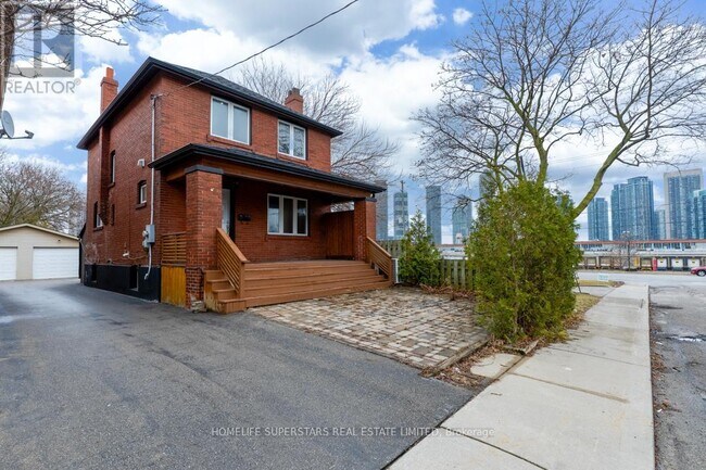 5 Aldgate Ave in Toronto, ON - Building Photo - Building Photo