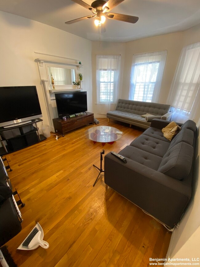 530 Cambridge St, Unit 1 in Boston, MA - Building Photo - Building Photo