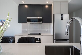 1350 Boul. René-Lévesque O in Montréal, QC - Building Photo - Building Photo