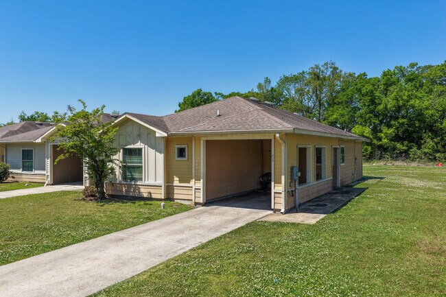 Elm Street Village in Tallulah, LA - Building Photo - Building Photo