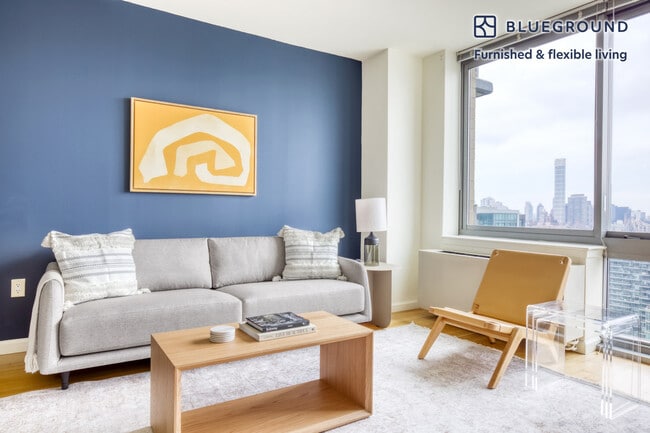 4-75-75 48th Ave in Queens, NY - Foto de edificio - Building Photo