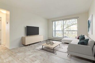 Evergreen Apartments in Camrose, AB - Building Photo - Building Photo