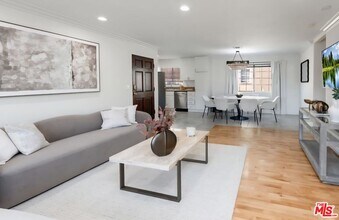 525 N Orange Dr in Los Angeles, CA - Building Photo - Building Photo