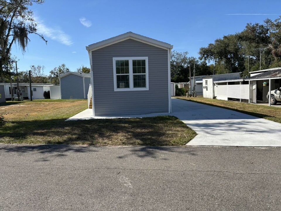 5605 Laura St in Zephyrhills, FL - Building Photo