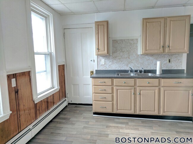 103 Leyden St, Unit 3 in Boston, MA - Building Photo - Building Photo