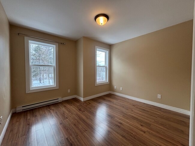 523 Canterbury Dr in Fredericton, NB - Building Photo - Building Photo