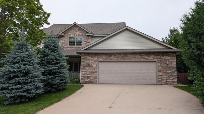 2669 Kathleen Ln NE in Rochester, MN - Building Photo - Building Photo