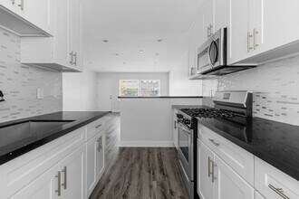 241 Bonito Avenue in Long Beach, CA - Building Photo - Interior Photo