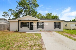 11704 127th Ave N in Largo, FL - Building Photo