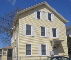 24 middle st, Unit 1 in Pawtucket, RI - Building Photo