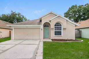 5660 Paddock Trail Dr in Tampa, FL - Building Photo
