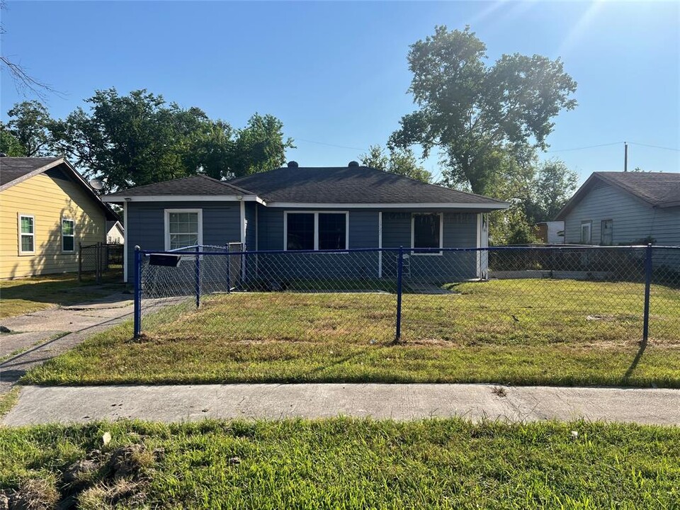 1725 Dunaway St in Houston, TX - Building Photo