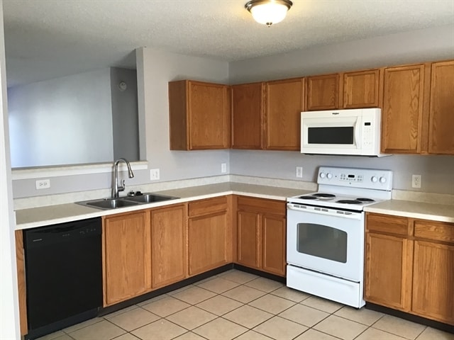 662 Holly Rose Way in New Whiteland, IN - Building Photo - Building Photo