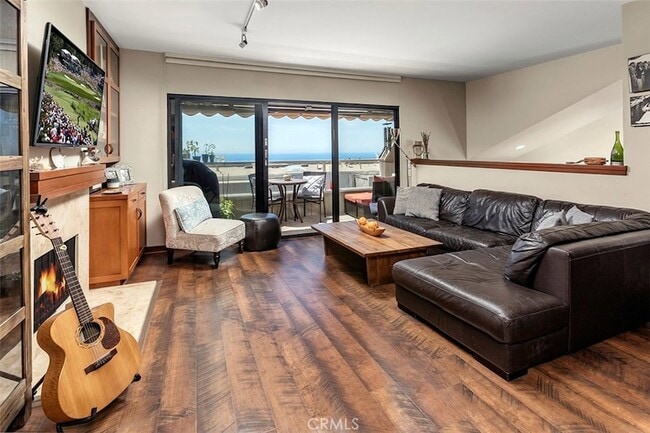 21771 Ocean Vista Dr in Laguna Beach, CA - Foto de edificio - Building Photo