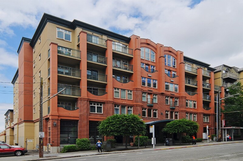 123 Queen Anne Ave N in Seattle, WA - Building Photo